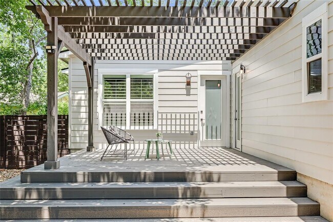 Building Photo - 1809 Pasadena Dr