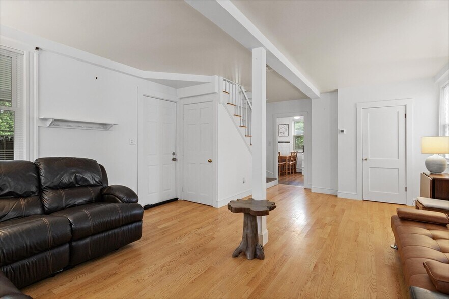 Building Photo - 39 Grandfield St