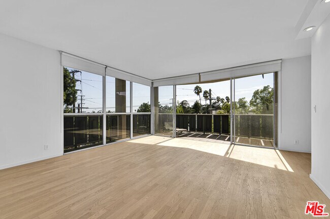 Building Photo - 4455 Los Feliz Blvd