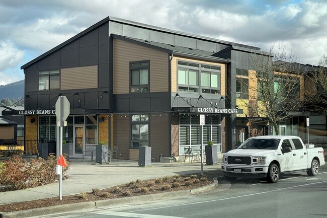 Building Photo - 2Bd/1.75Ba Issaquah Townhouse