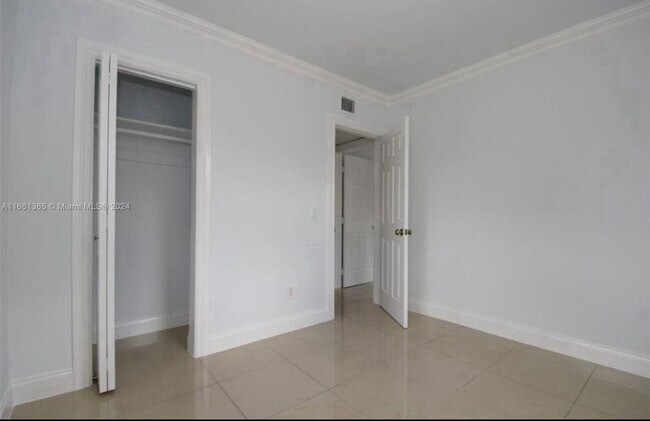 Building Photo - 5291 NE 17th Ave