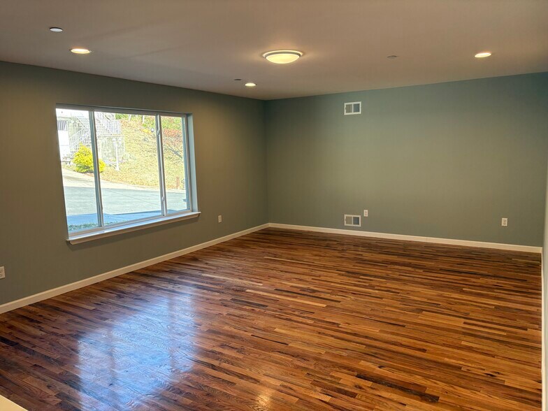 Building Photo - 17 Cunard Ave