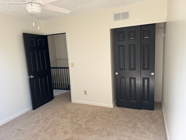 Building Photo - 4 Bedroom, 2.5 Bathroom Single Family Home...
