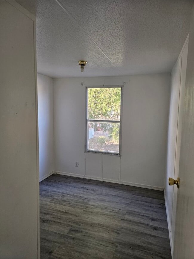 Building Photo - Single Wide mobile home in El Rio