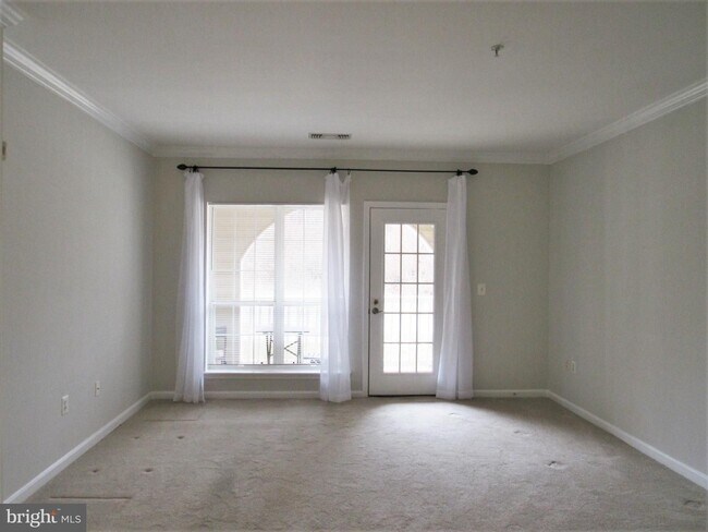 Building Photo - Gorgeous condo in a great location!