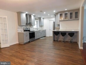 Building Photo - 1605 N Craig St