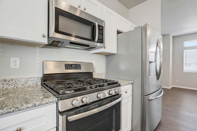 Building Photo - Modern 3bd Home Near Peterson AFB on Power...