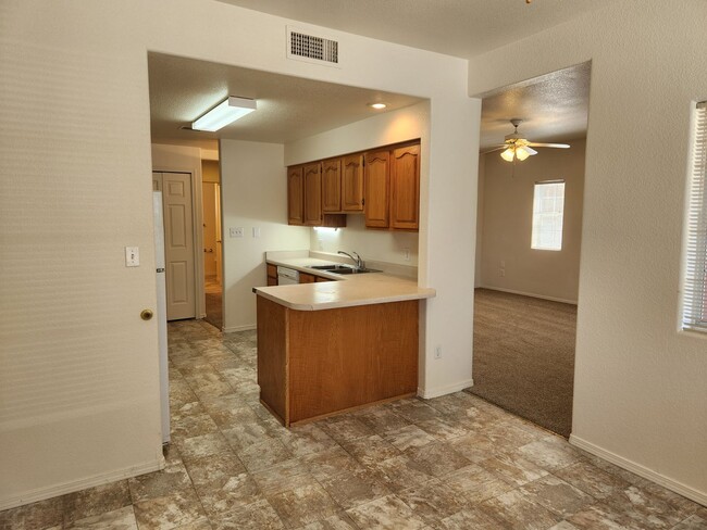 Building Photo - 2 Bed / 1 Bath in 4-Plex
