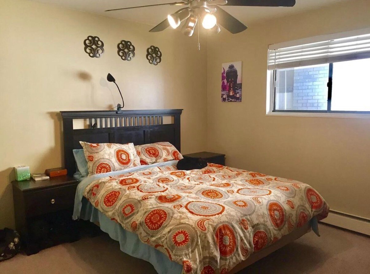 Master bedroom - 665 Manhattan Dr