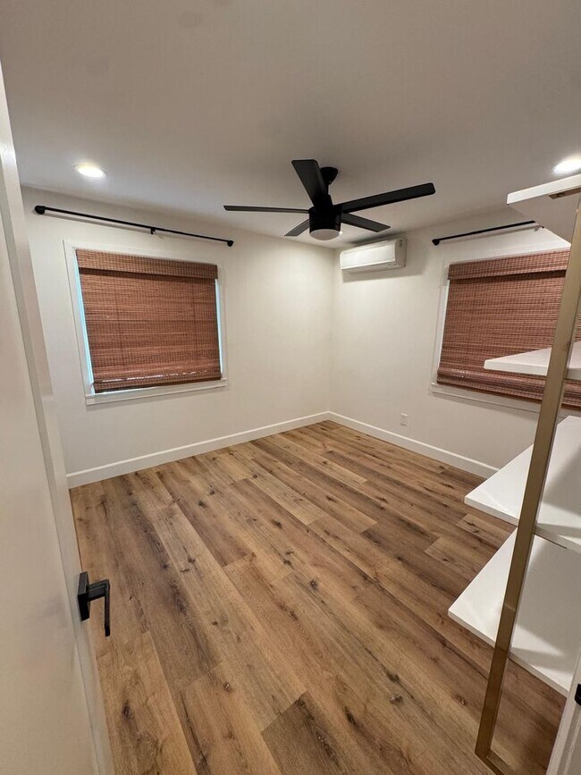 Building Photo - 3 Bedrooms 2 baths house fully remodeled.
