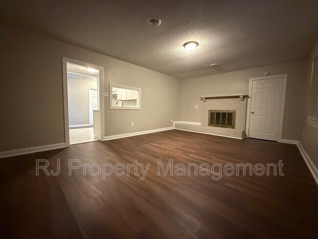 Building Photo - 3215 Barron Ave