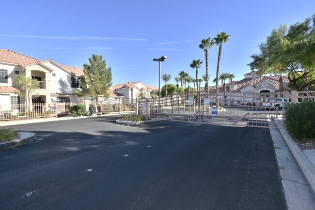 Building Photo - BEAUTIFUL 2 BED, 2 BATH CONDO AT MORGYN RI...