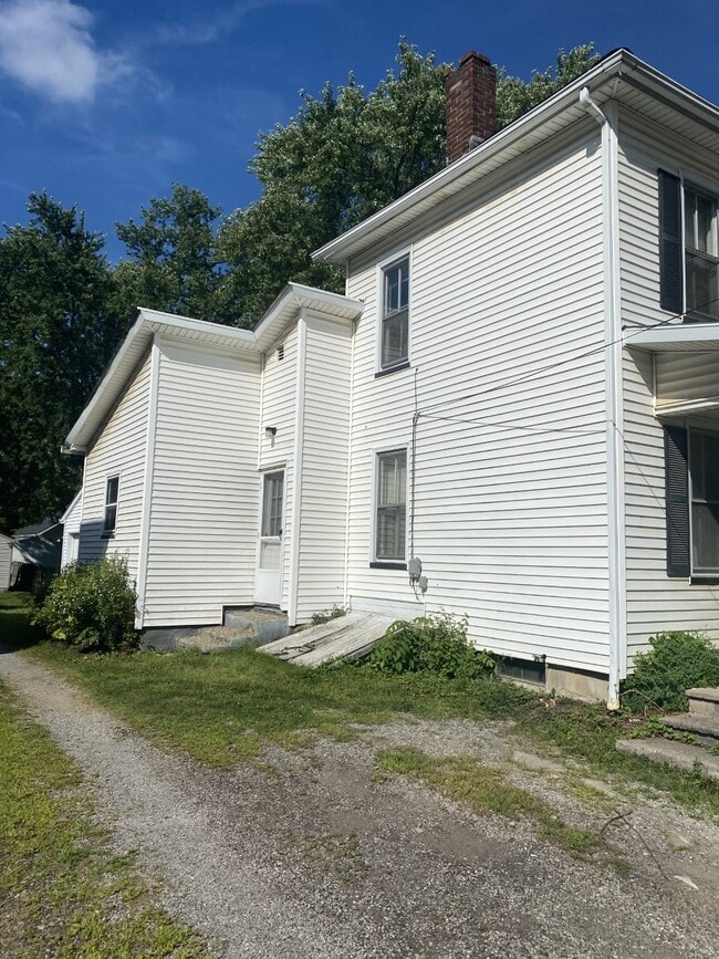 Building Photo - 865 Franklin Ave