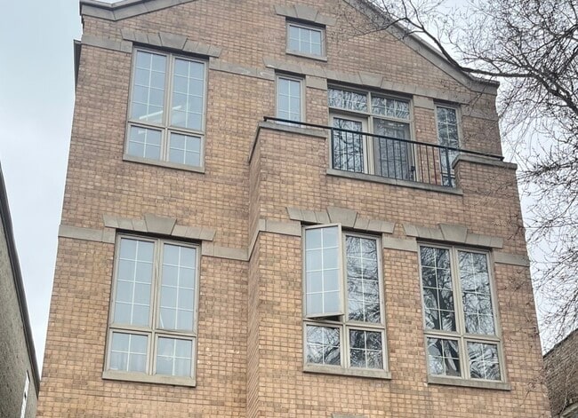 Primary Photo - 4426 S Calumet Ave