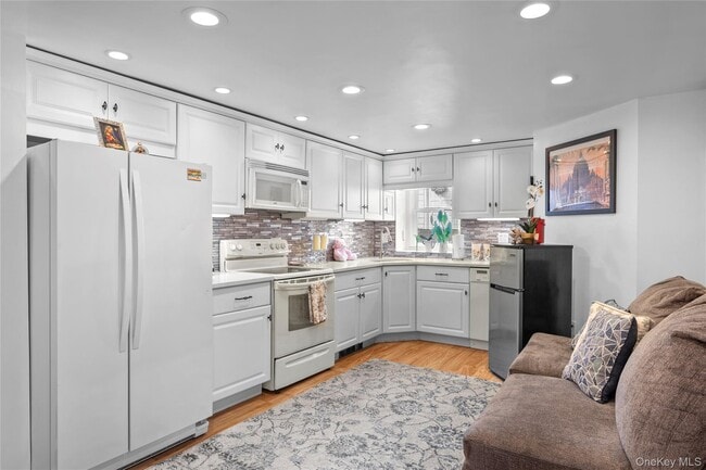 Building Photo - 46 N High St