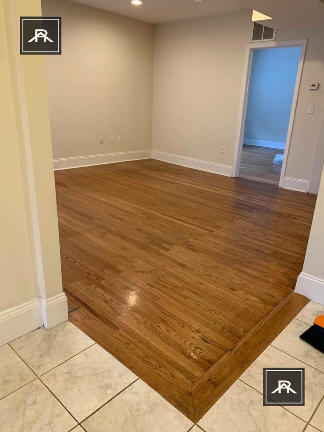 Building Photo - 3 bedroom in Brookline MA 02446