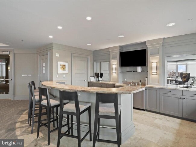 Building Photo - 8220 Crestwood Heights Dr