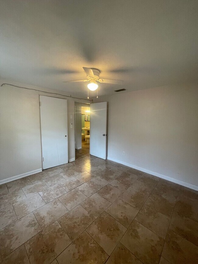 Building Photo - 2 Bed 1 Bath Home | Carport | Pet Friendly with Fenced Yard | Washer Dryer Hook Ups | Section 8 W...