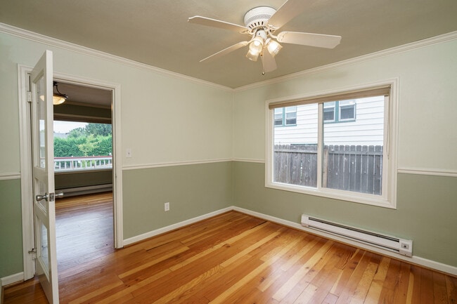 Building Photo - 2 Bedroom with Bonus Room and Office on La...
