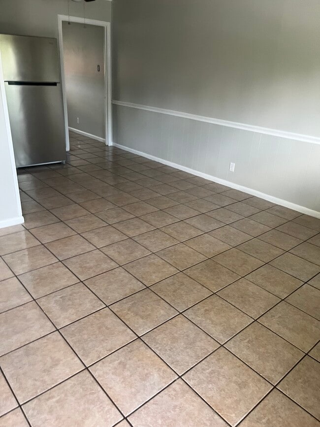 Building Photo - 403 Gulpha Dr