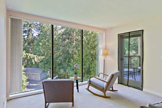Building Photo - 15512 Country Club Dr