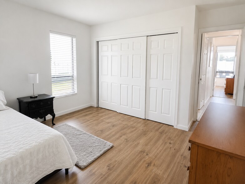 Building Photo - 12726 Spinnaker Ln