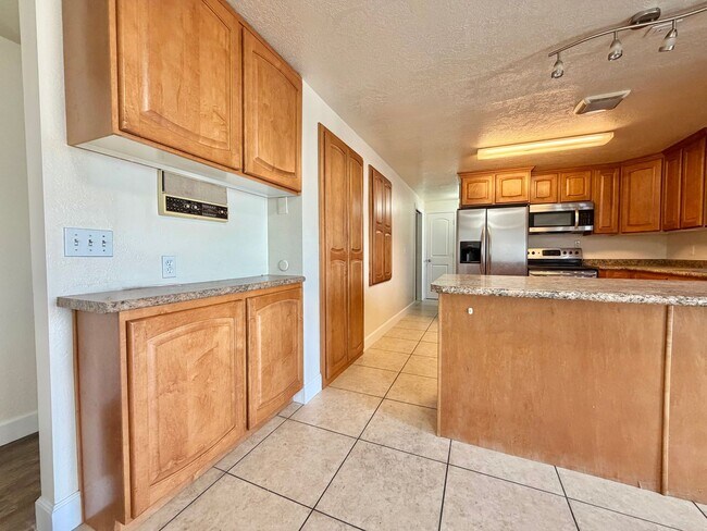 Building Photo - 250 N 360 W