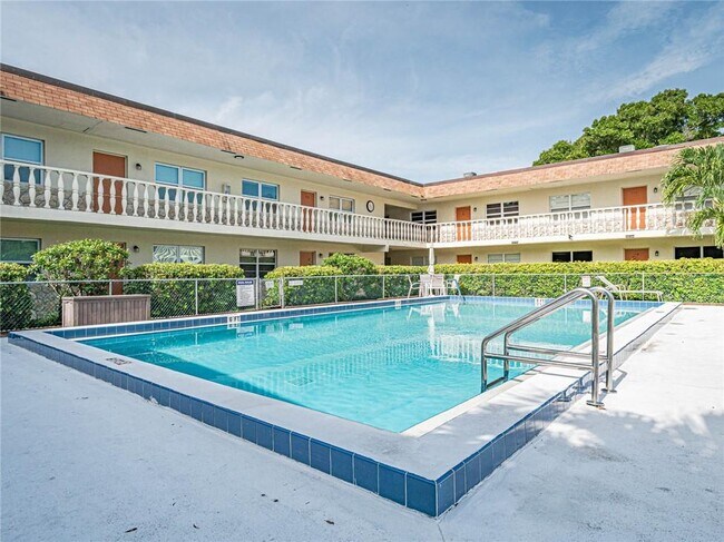 Building Photo - 923 22nd Pl