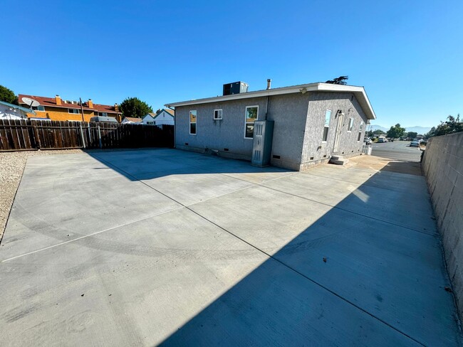 Building Photo - El Cajon 4 Bedroom/1 Bath with Huge Lot fo...