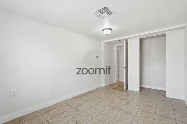 Building Photo - Welcome home to this beautifully updated 3-bedroom, 2-bathroom