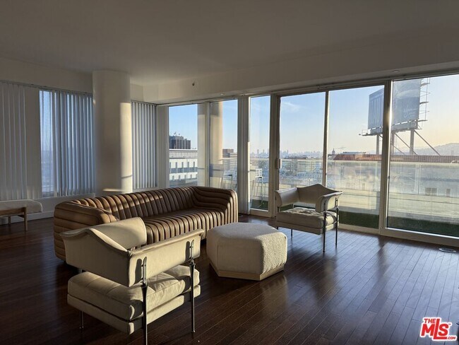 Building Photo - 6250 Hollywood Blvd