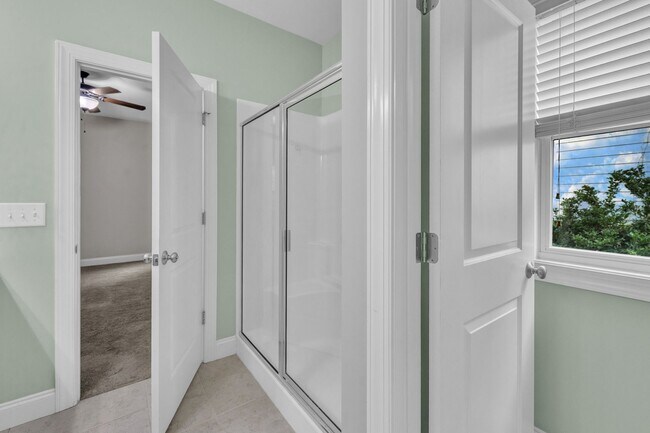 Building Photo - 3 Bedroom Home in Austin Creek! 2 Car Gara...