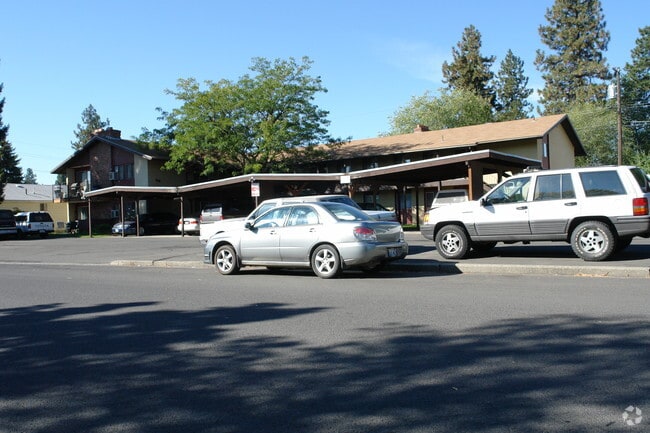 Building Photo - Village House