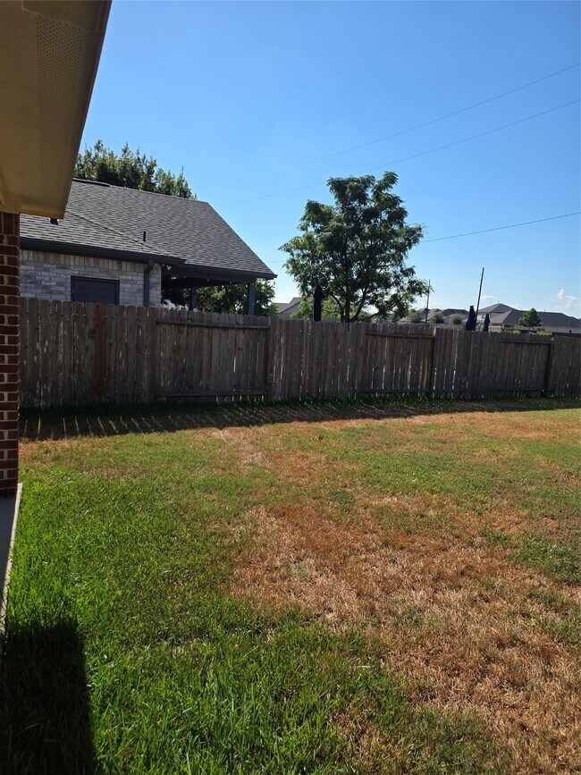Building Photo - 6216 N Fawnlake Dr