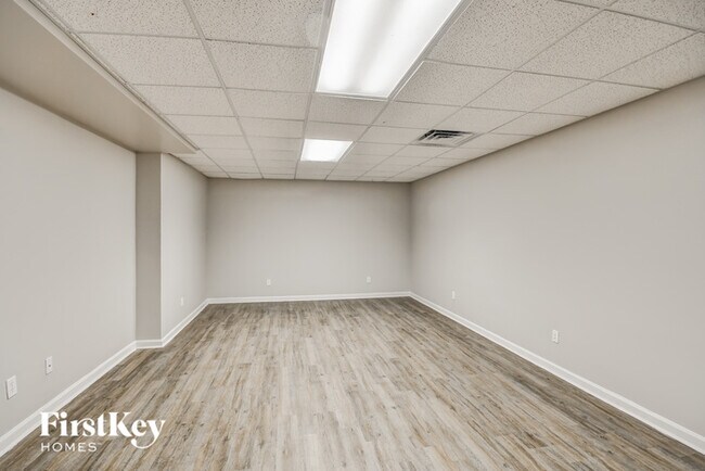 Building Photo - 412 Forest Hills Pl