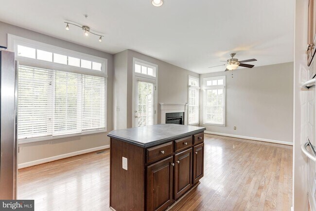 Building Photo - 286 Murtha St