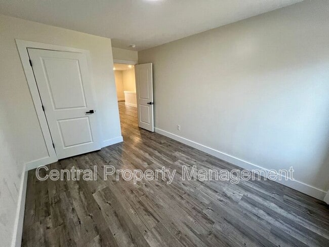 Building Photo - 30 Beverly Hills Dr