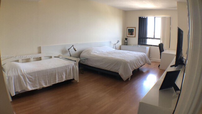 Building Photo - 151 Crandon Blvd