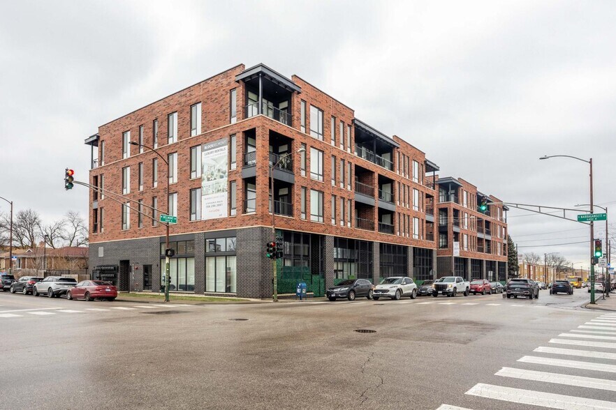 Building Photo - 6340 W Belmont Ave