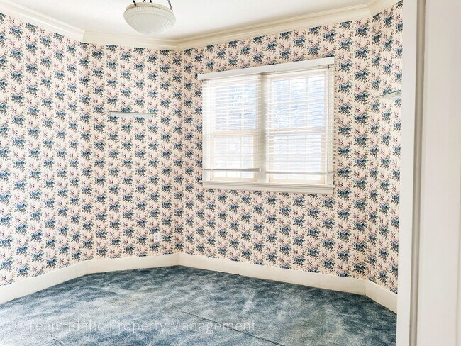 Building Photo - Charming 3bed/3bath home in Historic Fort Russell District