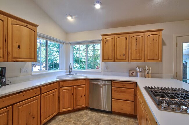 Building Photo - 2372 NW Meadows Dr