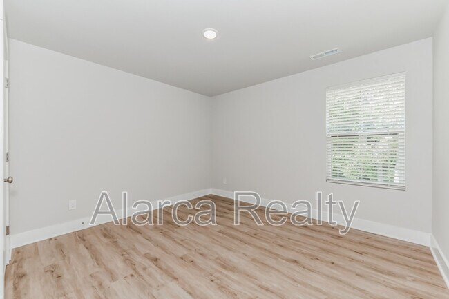 Building Photo - 118 Silverwood Ct