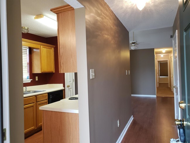 Building Photo - 7805 Shadowland Dr