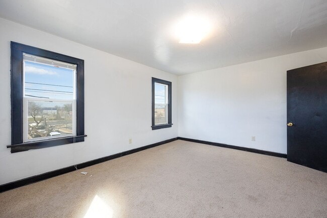 Building Photo - Trail St 223-225 W
