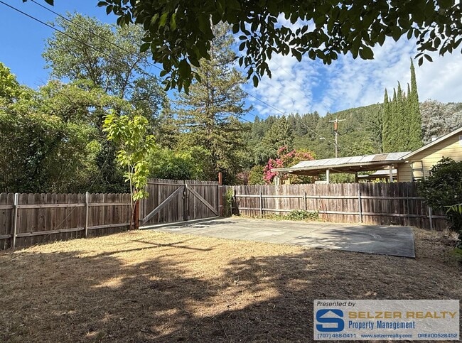 Building Photo - Cozy 2 bedroom home at the base of the west Ukiah foothills!
