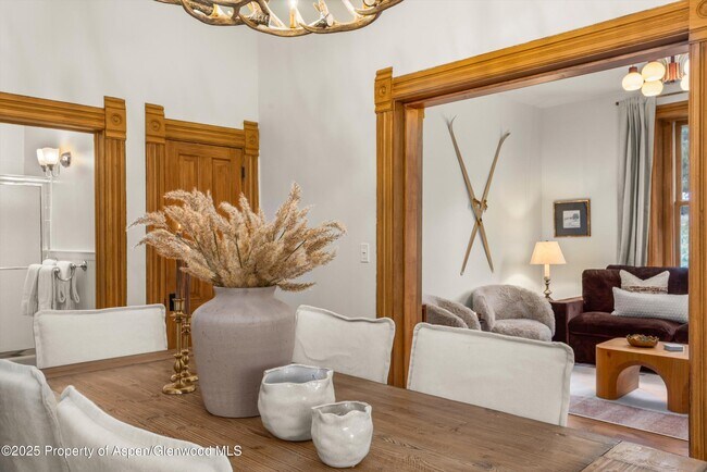 Building Photo - 500 W Francis St