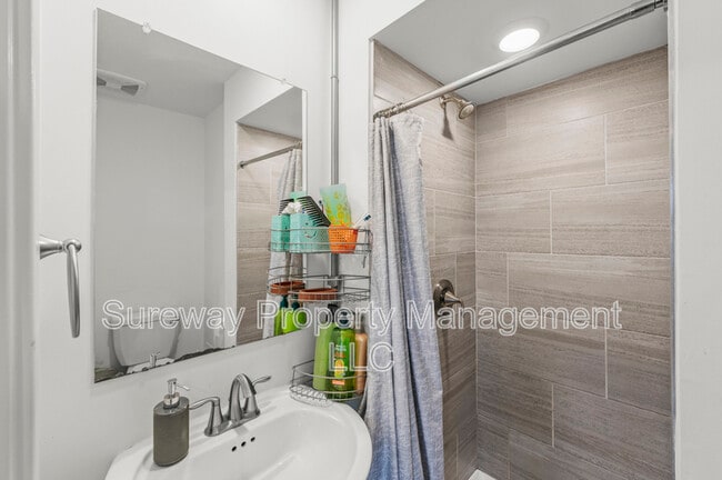 Building Photo - 1806 Swales Ct