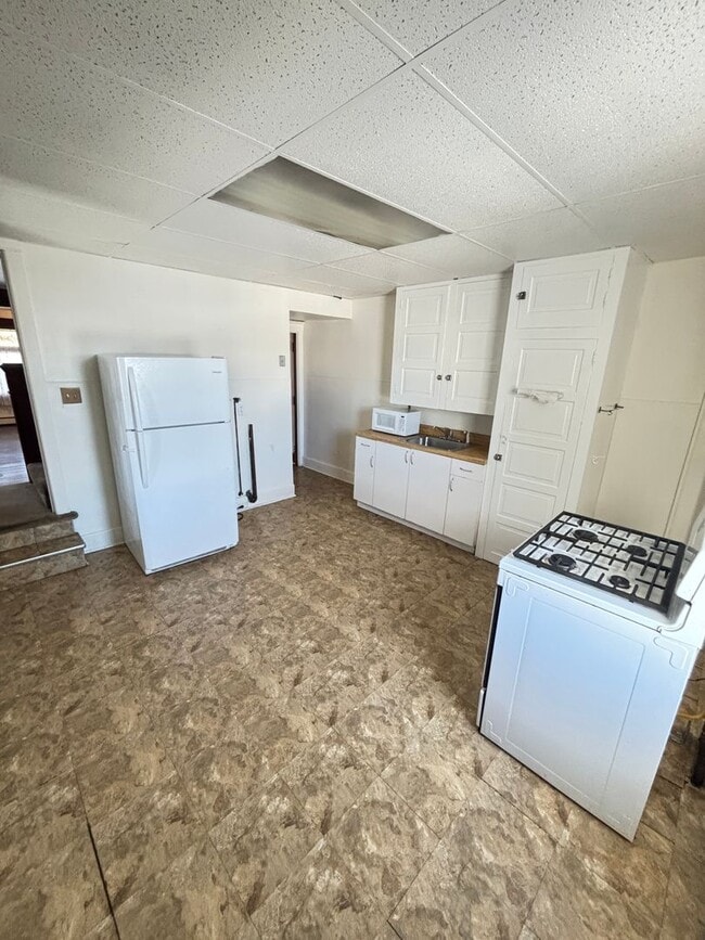 Building Photo - Charming Craftsman-Style Split Home – 3 Bedrooms, 1 Bath