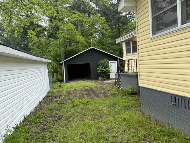 Building Photo - 104 Pinealice St