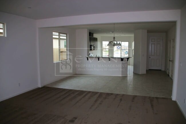 Building Photo - Beautiful Home for rent in Visalia, Ca